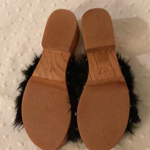 NNB Free people black faux fur & wood low heels sandals # 38/ 7.5 M - Picture 8 of 8